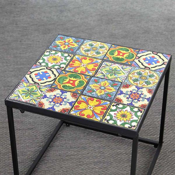 Set 2 tavolini da caffè con ripiano in ceramica e struttura in metallo