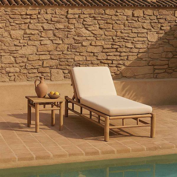 Lettino da esterno in bamboo con cuscini bianchi 199x74x83 cm - Akira