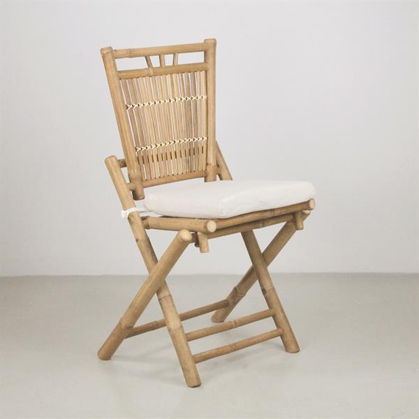 Set di sedie pieghevoli in bamboo con cuscini bianchi