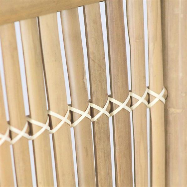 Set di sedie pieghevoli in bamboo con cuscini bianchi