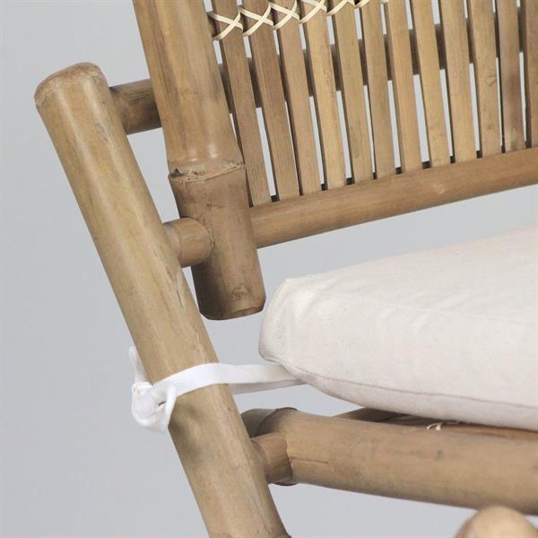 Set di sedie pieghevoli in bamboo con cuscini bianchi