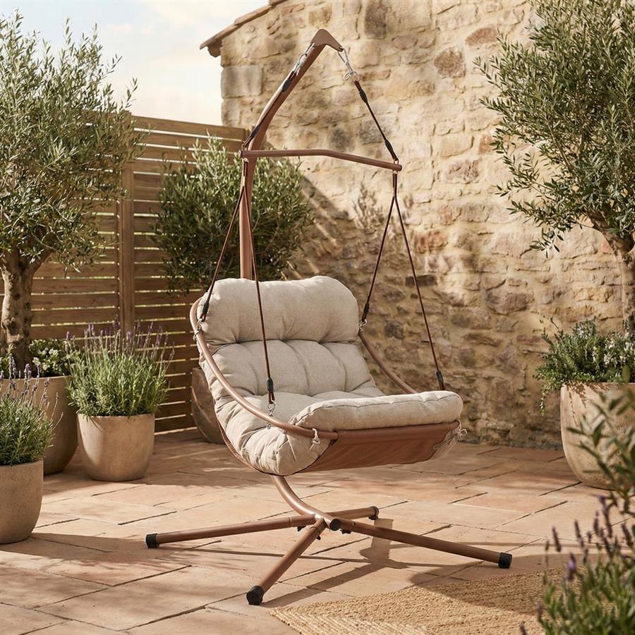 Poltrona sospesa da giardino mocha struttura in acciaio con cuscino beige - Essentia