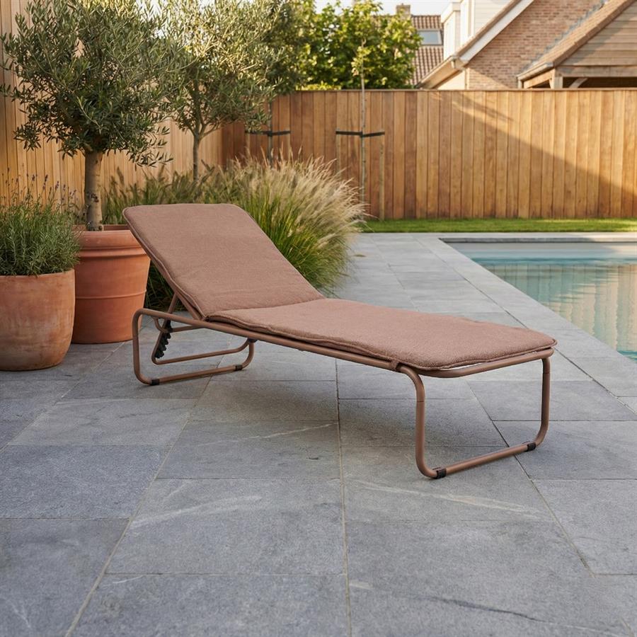 Lettino prendisole in acciaio mocha mousse terracotta 63,5x202x102,5 cm - Essentia
