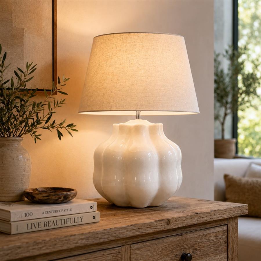 Lampada da tavolo in ceramica bianca con paralume beige 50x50x62,5 cm - Pomo