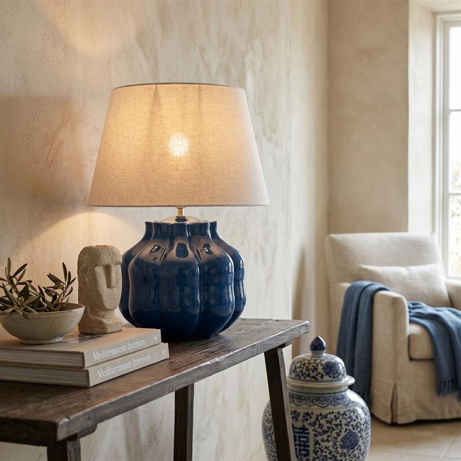 Lampada da tavolo in ceramica blu con paralume beige 50x50x62,5 cm -Pomo