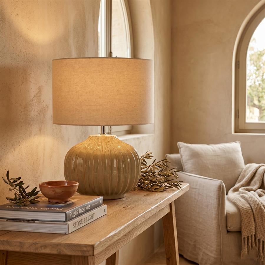 Lampada da tavolo in ceramica lavorata con paralume beige 35x35x45 cm - Harmony