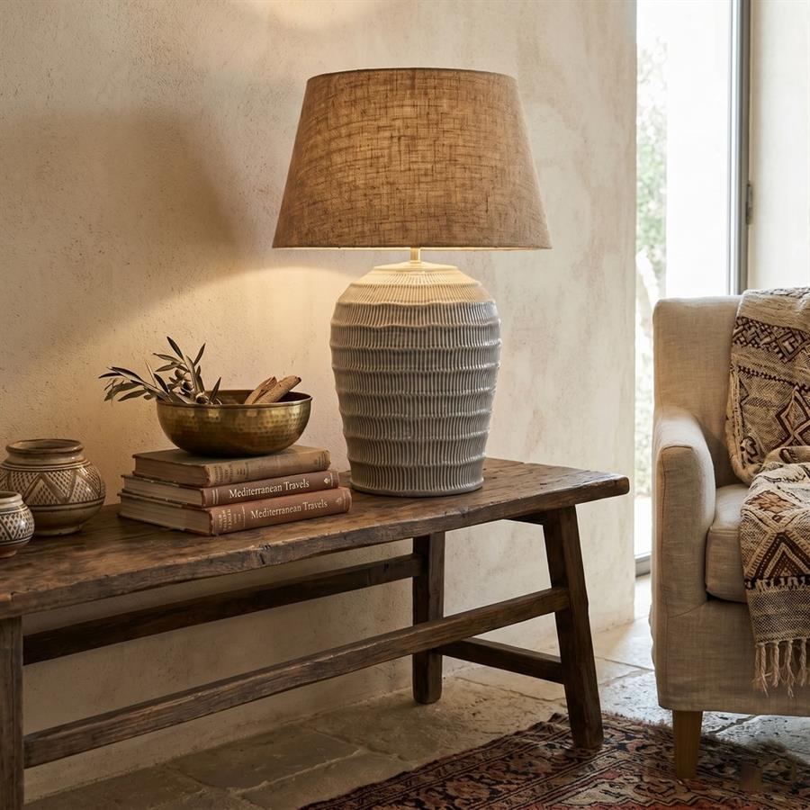 Lampada da tavolo in ceramica grigia lavorata con paralume beige 50x50x72,5 cm - Texta